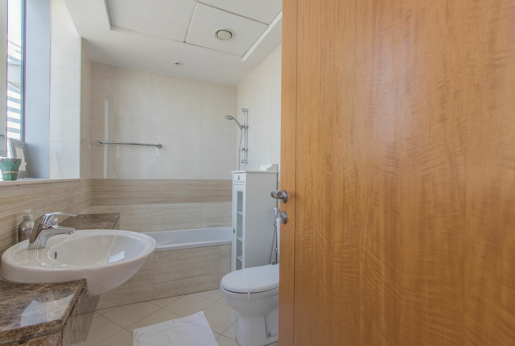 Dhh - Trident Grand Apartment