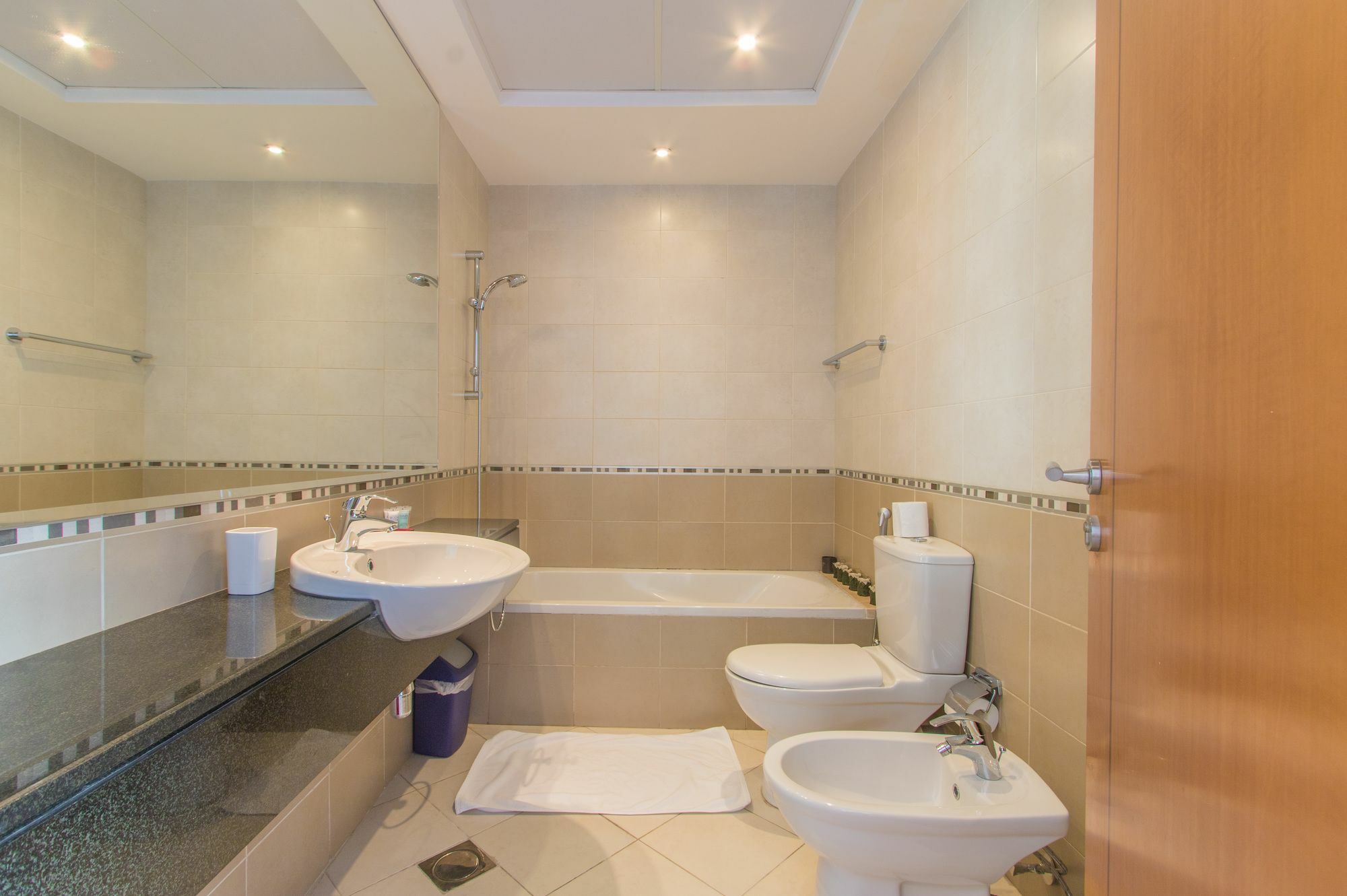 Apartment Dhh - Trident Grand